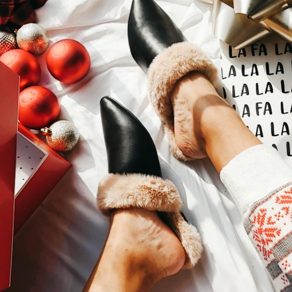 🚨HOLIDAY COLLECTION 🌲💫/Black fur flats - Picture 7 of 8